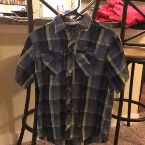 Point Zero L short sleeve button down shirt.